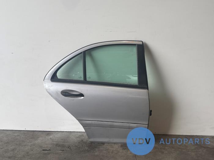 Drzwi prawe tylne wersja 4-drzwiowa Mercedes C-Klasse