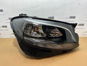 Nieuwe Koplamp rechts Mercedes E (W213) E-220d 2.0 Turbo 16V Prijs € 369,05 Inclusief btw aangeboden door Autoparts Van De Velde