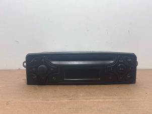 Gebruikte Radio Mercedes C (W203) 2.2 C-200 CDI 16V Prijs € 90,75 Inclusief btw aangeboden door Autoparts Van De Velde