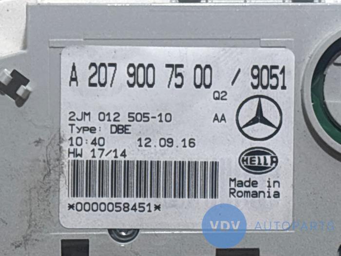 Oswietlenie wewnetrzne przód Mercedes E-Klasse