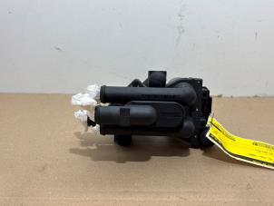 Gebruikte Waterpomp Mercedes CL (215) 5.0 CL-500 V8 24V Prijs € 151,25 Inclusief btw aangeboden door Autoparts Van De Velde