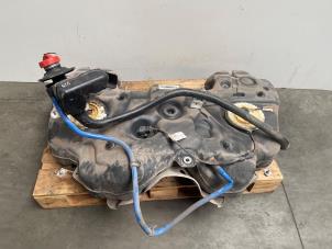 Gebruikte Tank Mercedes ML II (164/4JG) 3.0 ML-280 CDI 4-Matic V6 24V Prijs € 302,50 Inclusief btw aangeboden door Autoparts Van De Velde