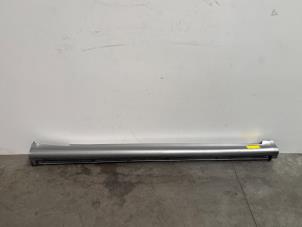 Gebruikte Dorpel links Mercedes B (W245) 2.0 B-200 16V Prijs € 60,50 Inclusief btw aangeboden door Autoparts Van De Velde