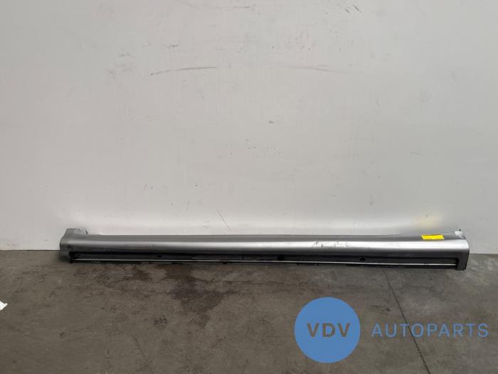 Sill, right Mercedes B-Klasse