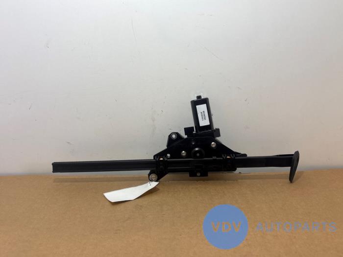 Seatbelt feeder right Mercedes E-Klasse