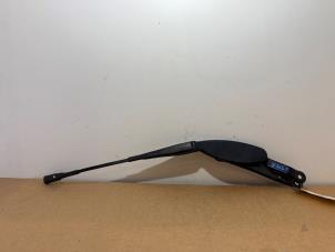 Gebruikte Ruitenwisserarm voor Mercedes E Estate (S213) E-200d 2.0 Turbo 16V Prijs € 48,40 Inclusief btw aangeboden door Autoparts Van De Velde