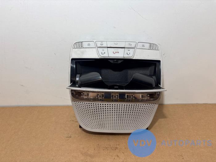 Oswietlenie wewnetrzne przód Mercedes E-Klasse