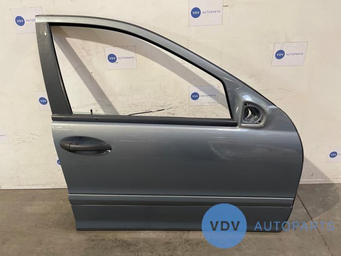 Drzwi prawe przednie wersja 4-drzwiowa Mercedes C-Klasse