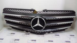 Gebruikte Grille Mercedes R (W251) 3.0 350 CDI V6 24V 4-Matic Prijs € 181,50 Inclusief btw aangeboden door Autoparts Van De Velde