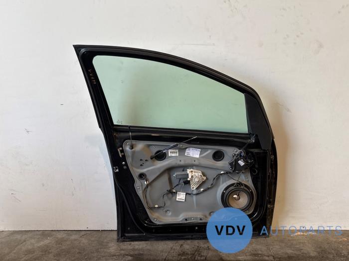 Drzwi lewe przednie wersja 4-drzwiowa Mercedes A-Klasse