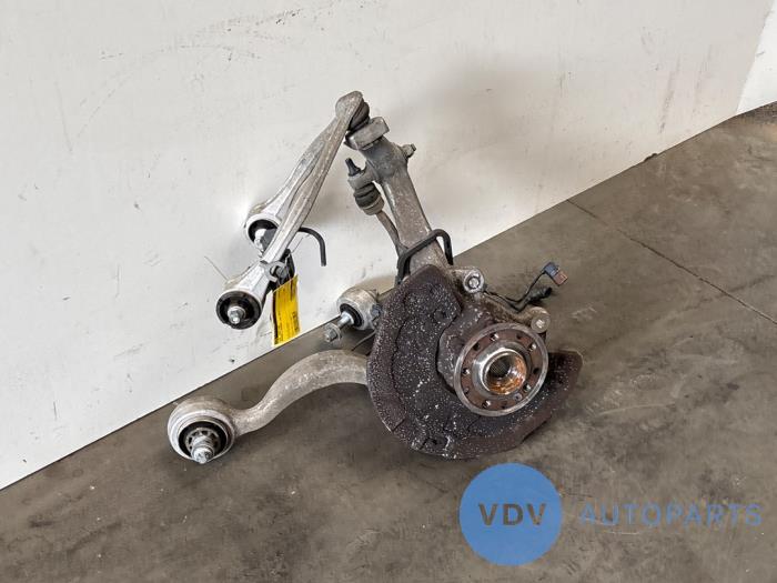 Fusee links-voor Mercedes C-Klasse