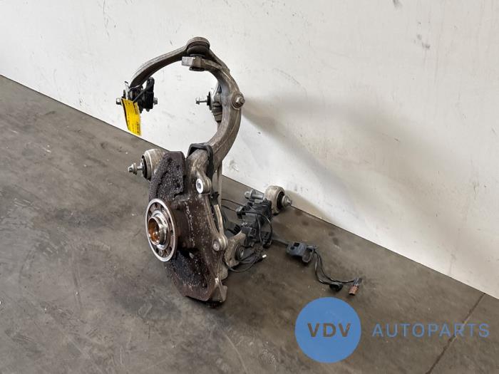 Fusee links-voor Mercedes C-Klasse