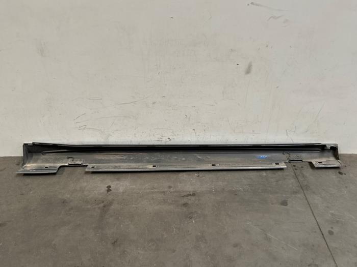 Umbral izquierda Mercedes CLA