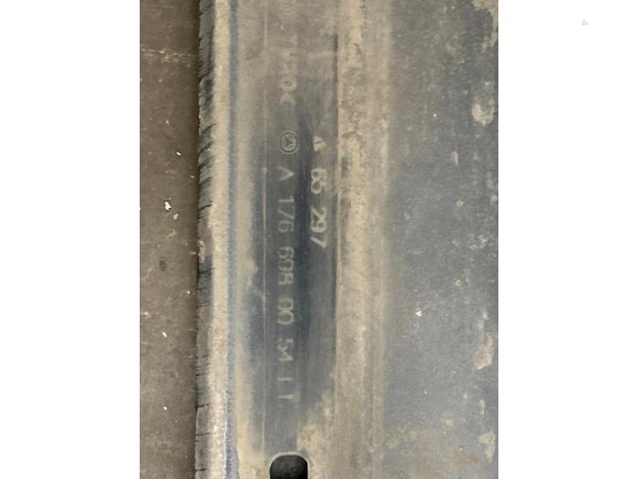 Umbral izquierda Mercedes CLA