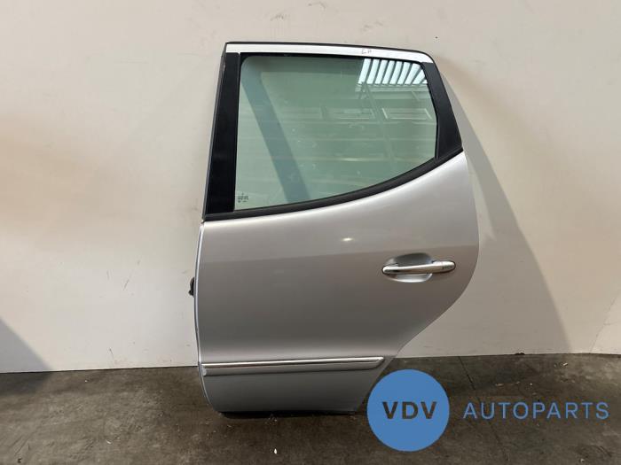 Drzwi lewe tylne wersja 4-drzwiowa Mercedes A-Klasse