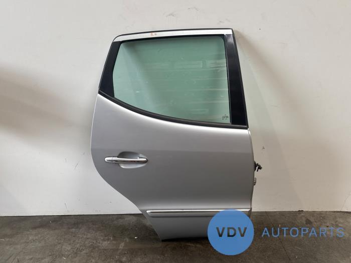 Drzwi prawe tylne wersja 4-drzwiowa Mercedes A-Klasse