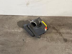 Gebruikte Luchtfilterhuis Mercedes SLK (R170) 2.0 200 K 16V Prijs € 90,75 Inclusief btw aangeboden door Autoparts Van De Velde