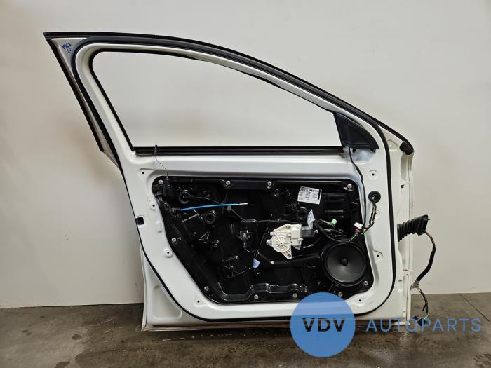 Drzwi lewe przednie wersja 4-drzwiowa Mercedes GLA