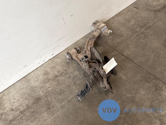 Knuckle, front left Mercedes GLA