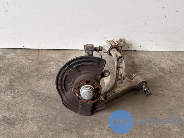 Knuckle, front right Mercedes GLA