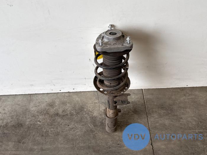 Fronts shock absorber, left Mercedes GLA