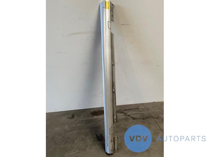 Dorpel links Mercedes A-Klasse