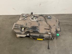 Gebruikte Brandstoftank Mercedes GLA (156.9) 1.6 180 16V Prijs € 302,50 Inclusief btw aangeboden door Autoparts Van De Velde