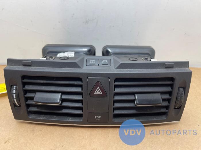 Dashboard vent Mercedes C-Klasse