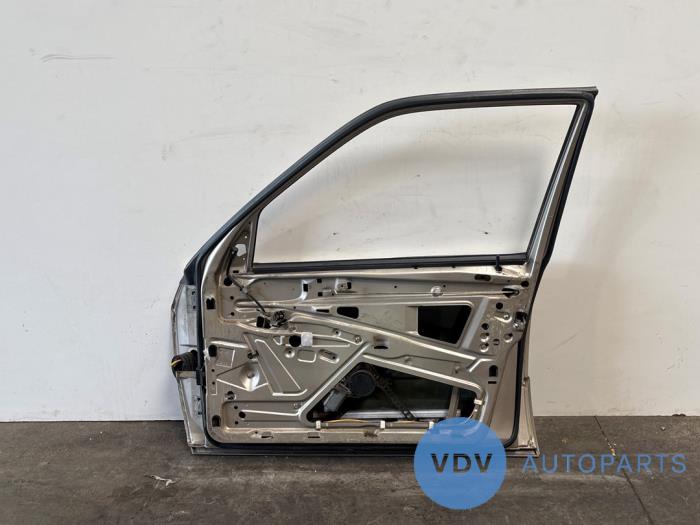 Door 4-door, front left Mercedes 190E/D