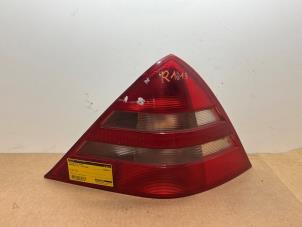 Gebruikte Achterlicht rechts Mercedes SLK (R170) 2.0 200 16V Prijs € 108,90 Inclusief btw aangeboden door Autoparts Van De Velde