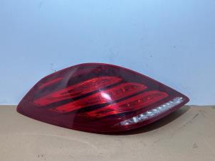 Gebruikte Achterlicht links Mercedes S (222.0/222.1) 3.5 S-400 Hybrid 24V Prijs € 211,75 Inclusief btw aangeboden door Autoparts Van De Velde