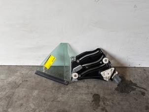 Gebruikte Extra Ruit 2Deurs links-achter Mercedes SLK (R172) 2.1 250 CDI, 250d 16V Prijs € 151,25 Inclusief btw aangeboden door Autoparts Van De Velde