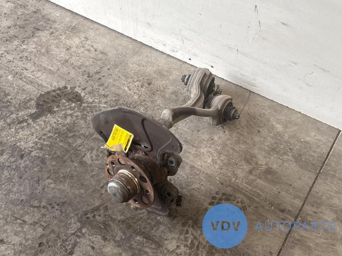 Knuckle, front right Mercedes SLK