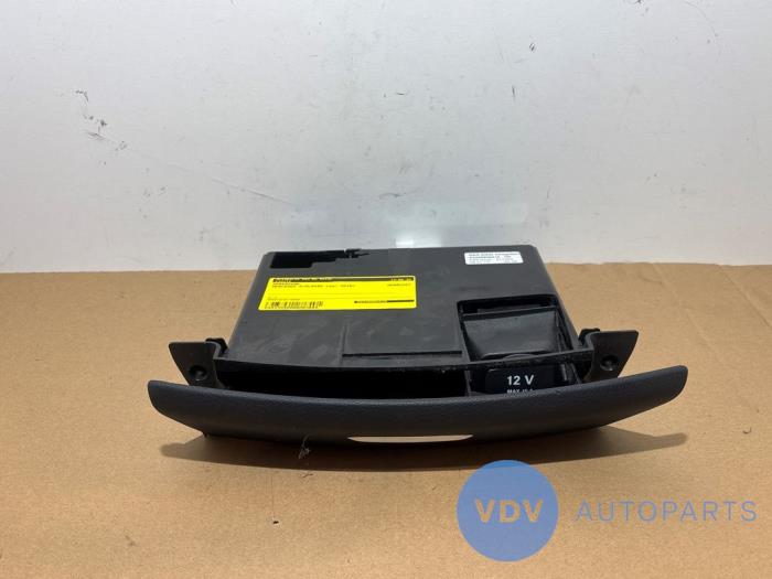 Storage compartment Mercedes S-Klasse