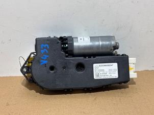 Gebruikte Schuifdak Motor Mercedes S (222.0/222.1) 3.5 S-400 Hybrid 24V Prijs € 72,60 Inclusief btw aangeboden door Autoparts Van De Velde