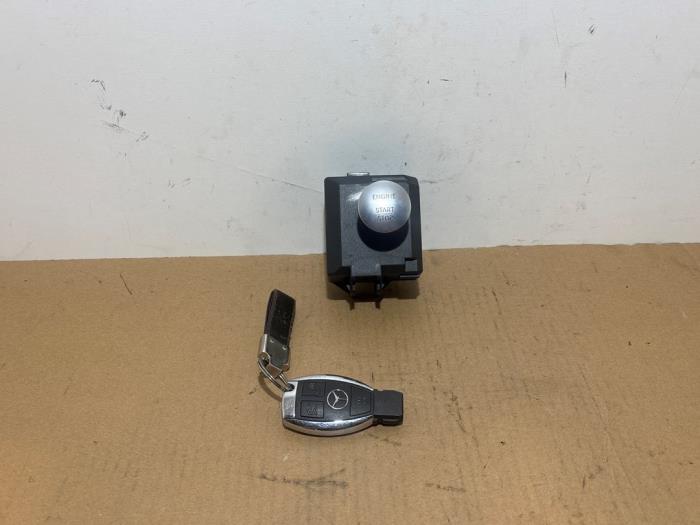 Cerradura de contacto y ordenador Mercedes CLA