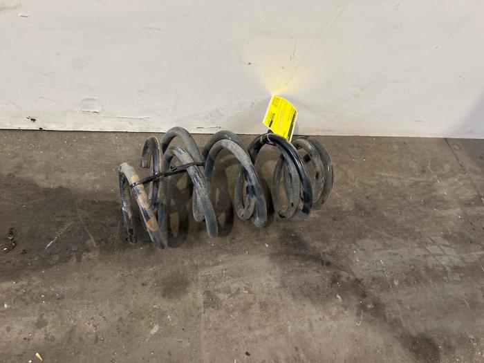 Schroefveer achter Mercedes CLA