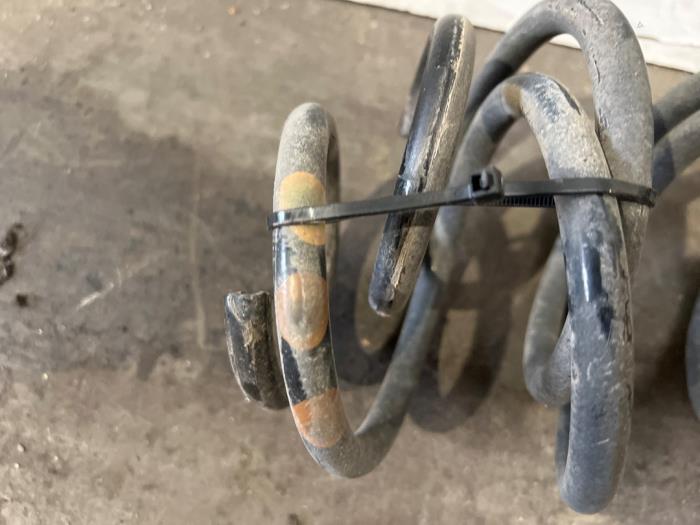 Schroefveer achter Mercedes CLA