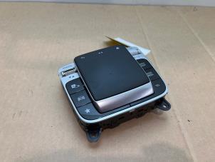 Gebruikte Bediening boordcomputer Mercedes A (177.0) 1.5 A-180d Prijs € 90,75 Inclusief btw aangeboden door Autoparts Van De Velde