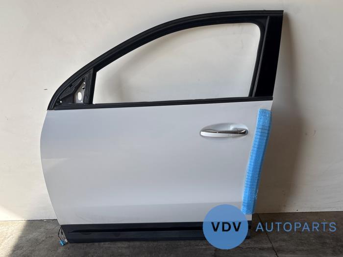 Door 4-door, front left Mercedes GLA