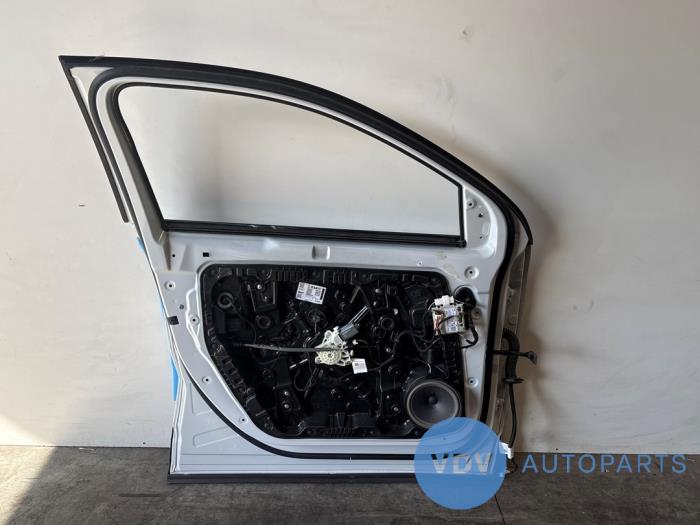 Door 4-door, front left Mercedes GLA