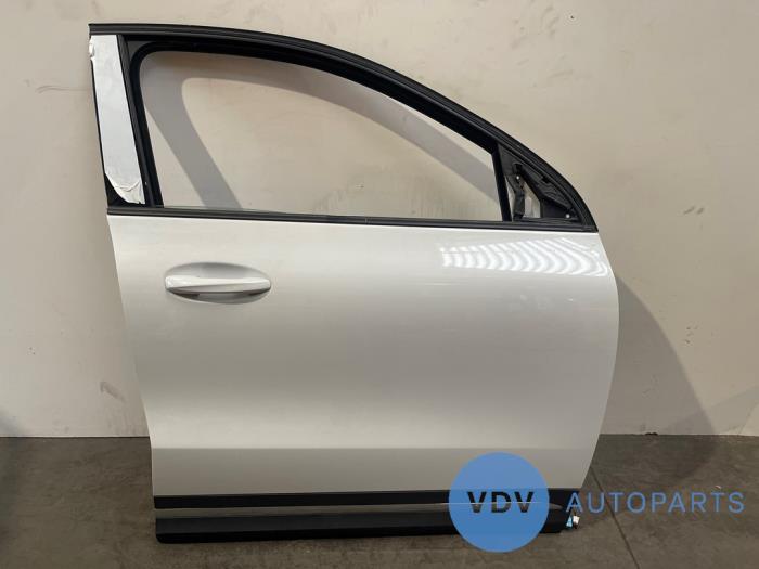 Drzwi prawe przednie wersja 4-drzwiowa Mercedes GLA