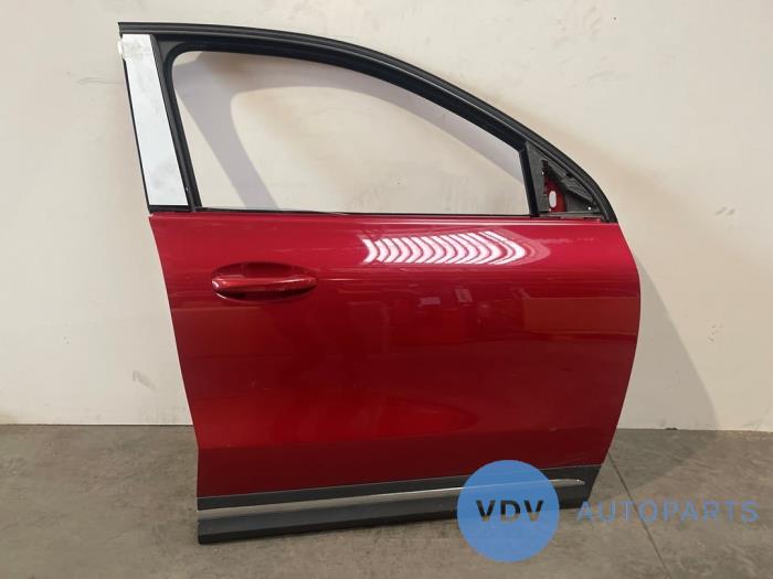 Drzwi prawe przednie wersja 4-drzwiowa Mercedes GLA