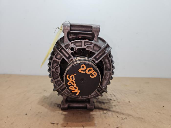 Dynamo van een Mercedes-Benz CLK (R209) 1.8 200 K 16V 2005