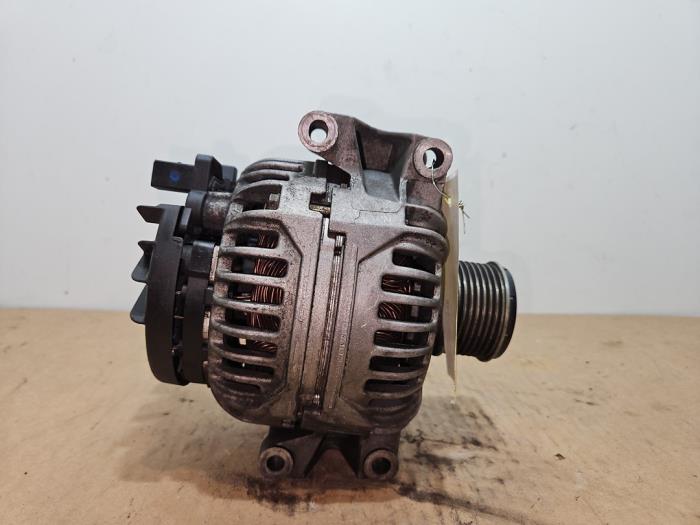 Dynamo van een Mercedes-Benz CLK (R209) 1.8 200 K 16V 2005