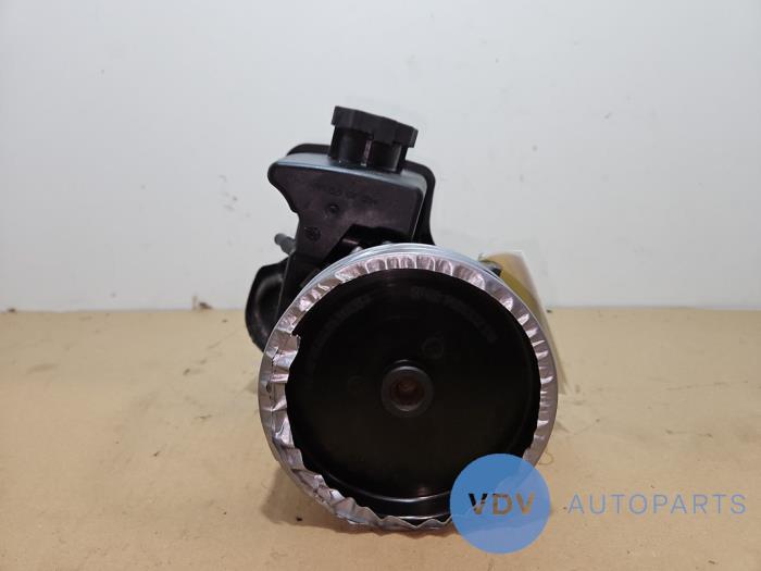 Power steering pump Mercedes CLK