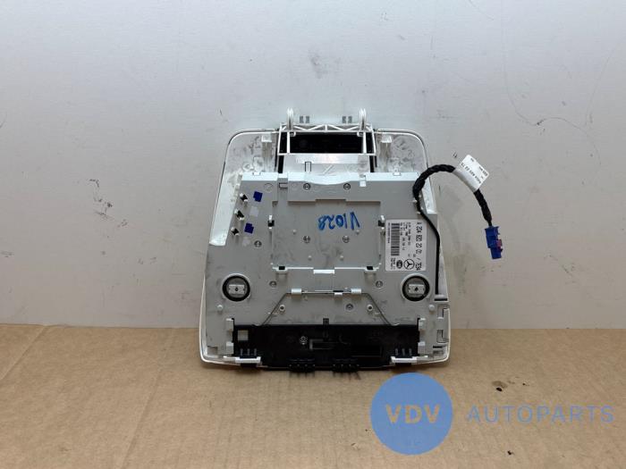 Oswietlenie wewnetrzne przód Mercedes C-Klasse