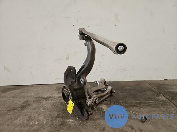 Fusee links-voor Mercedes C-Klasse