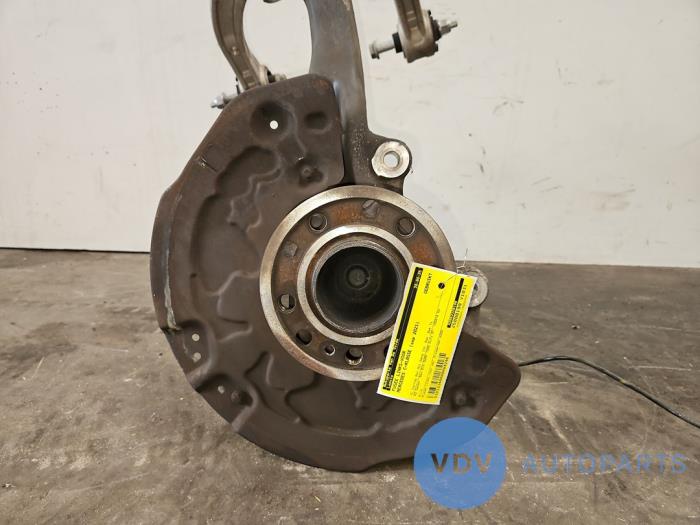 Knuckle, front left Mercedes C-Klasse