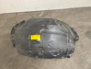 Gebruikte Slijkweerder Mercedes C (W206) C-180 1.5 EQ Boost Prijs € 60,50 Inclusief btw aangeboden door Autoparts Van De Velde